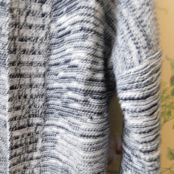 🦔Gray Cardi Knit - Picture 4 of 7